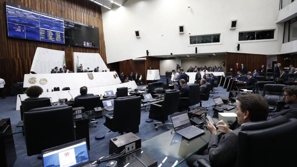Projetos de proteção à criança avançam contra agenda LGBT