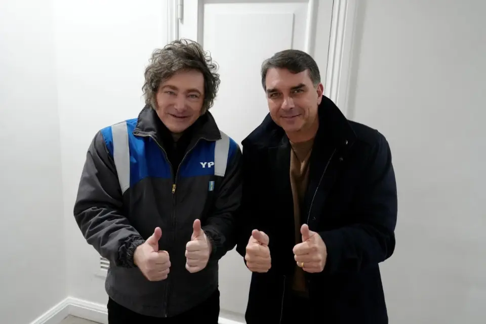 Milei diz que viajará ao Brasil para apoiar a candidatura de Flávio Bolsonaro