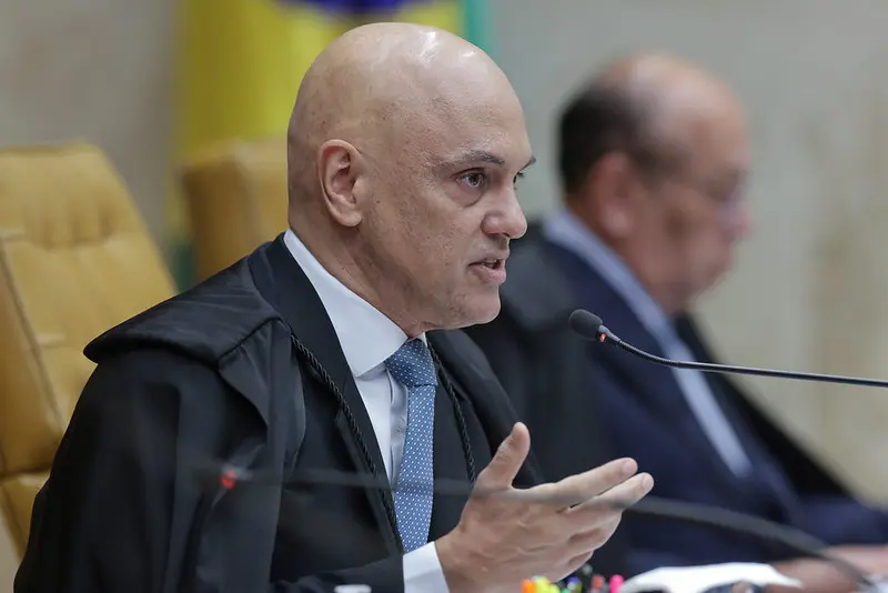 Moraes manda soltar ex-prefeito preso com fuzil no carro