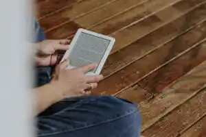 Livro digital ou impresso: o que é melhor para o planeta?