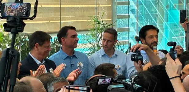 Flávio diz querer fazer história: “nem se for como presidente de transição”