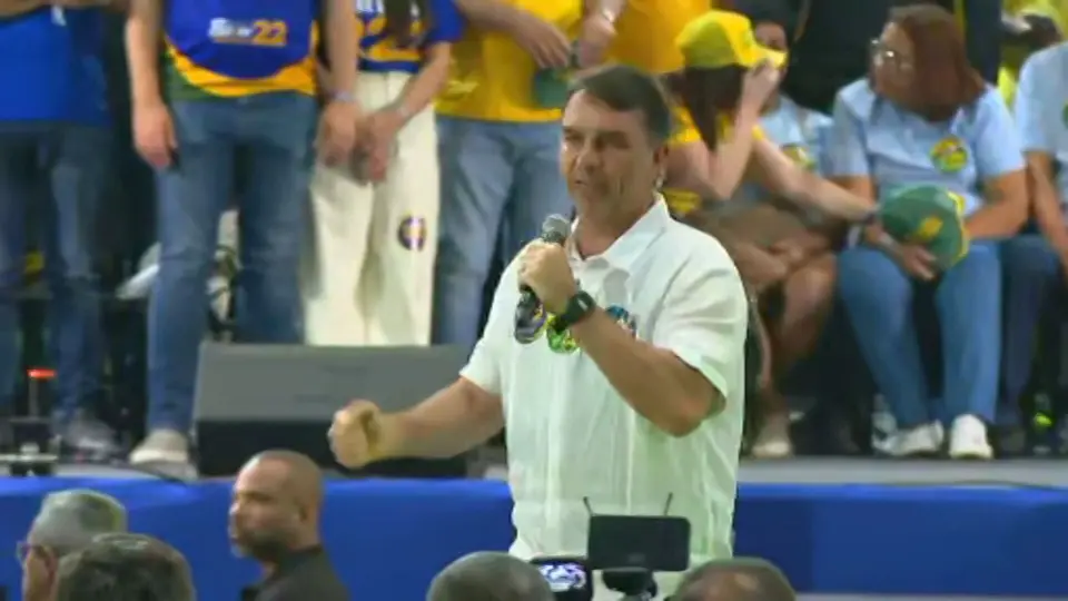 Flávio diz que 'narcoterroristas' têm até dezembro para ‘meter o pé’ do Brasil e promete ‘guerra’ contra criminosos