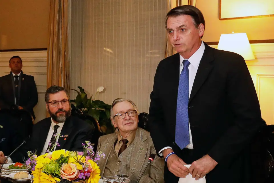 Trilogia sobre educação mostra nova trincheira do bolsonarismo contra esquerda