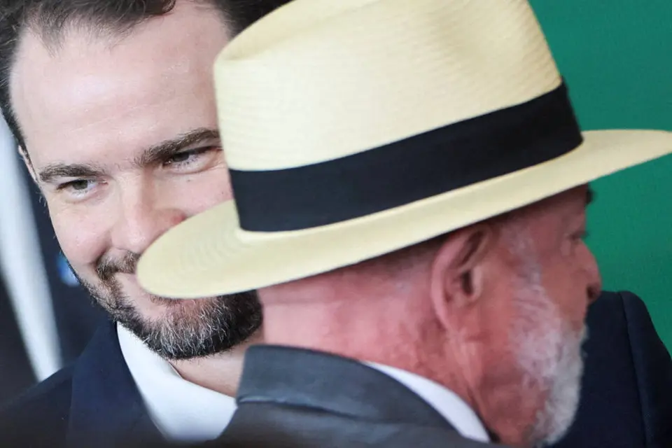 Governo Lula estuda cobrar contribuição de empresas para conter pejotização, diz Durigan