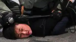 Perseguição a dissidentes: China condena três gerações de ativistas em Hong Kong