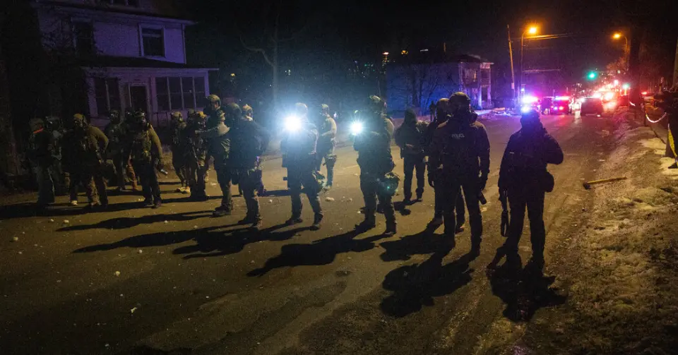 Promotores federais acusam agente do ICE de mentir sobre tiroteio em Minnesota