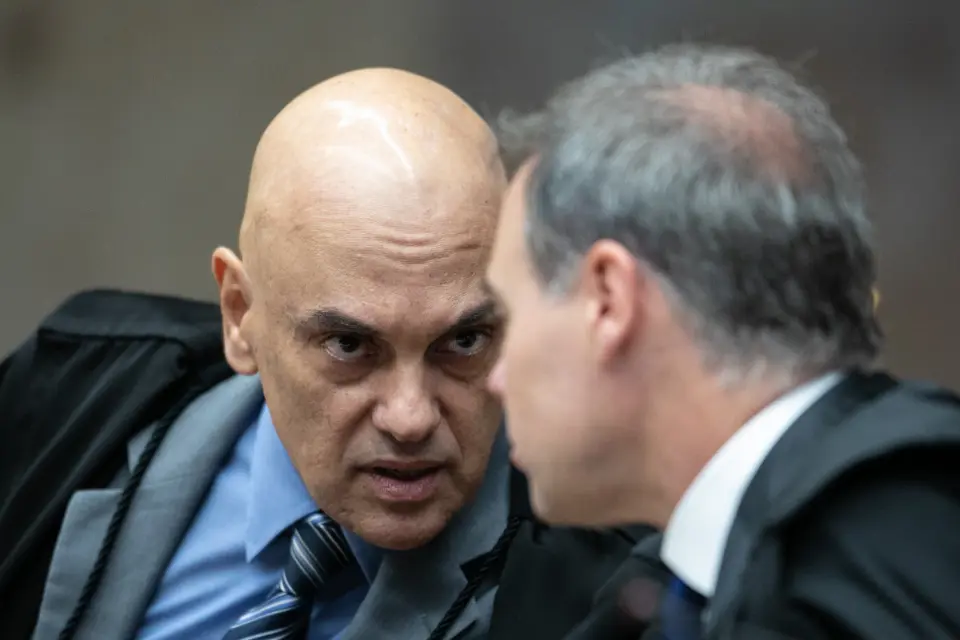 Alexandre de Moraes encomendou relatório à PF contra Mendonça sem aval de Fachin