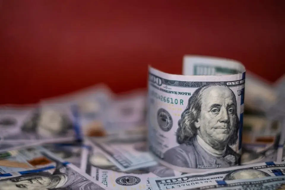 Dólar sobe e Bolsa afunda com temor de alta de juros nos EUA
