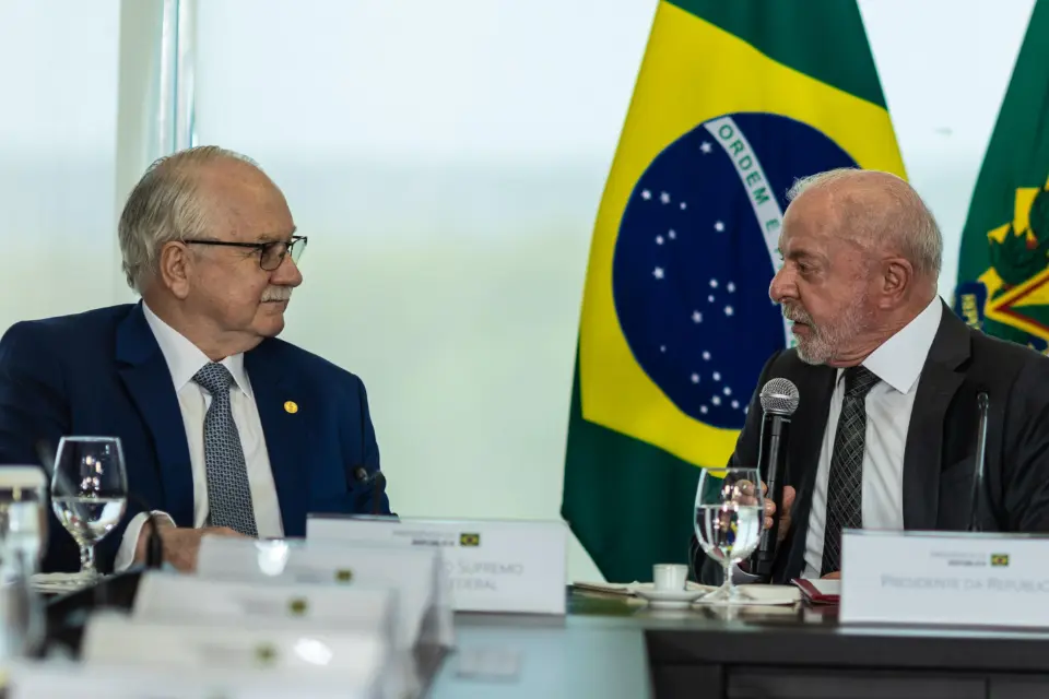 Prazos para Mendonça e Moraes se manifestarem sobre relatórios da PF empurram decisão de Fachin para as vésperas da eleição
