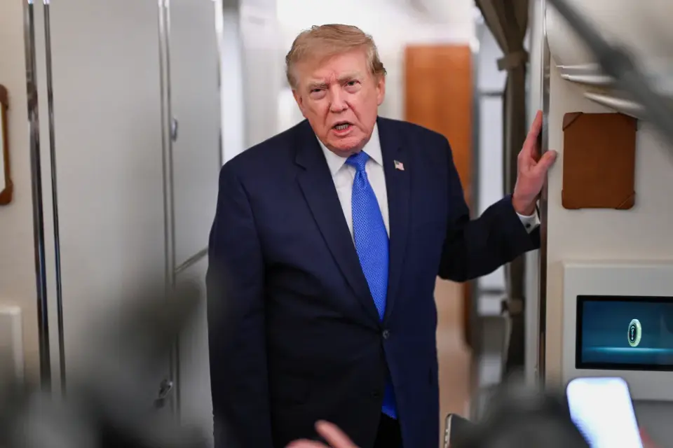Trump ameaça interromper parte do comércio internacional se o Fed não reduzir juros