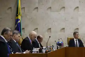 Um pacto em ruínas