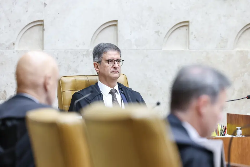 Gonet pede a Fachin aval para investigar Mendonça por suspeita de interferência na PF em relatório sobre mensagens entre Moraes e Vorcaro