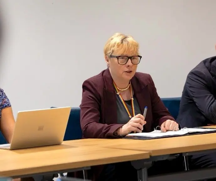Ministra britânica pede que população faça estoque de comida por causa do Super El Niño