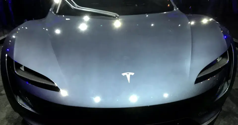 Após um «diálogo» com Elon Musk, França autoriza «testes em estrada» da condução autônoma supervisionada da Tesla