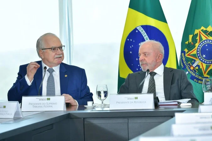 Fachin promete fim do inquérito das fake news em meio à crise no STF
