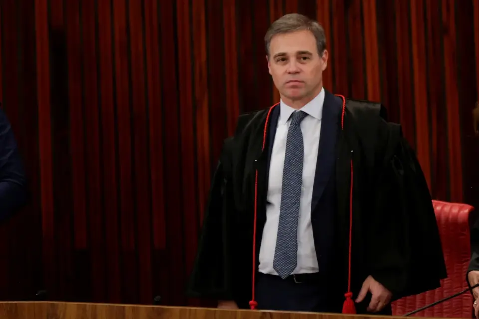 Mendonça agradece apoio e orações: “Têm sustentado a mim e a minha família”