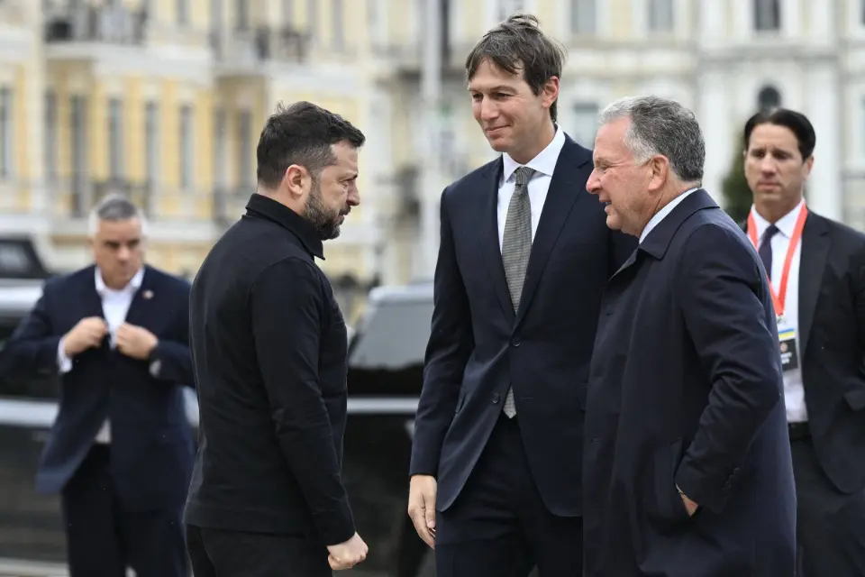 Enviados de Trump chegam a Kiev para negociar fim da guerra após reunião com Putin em Moscou