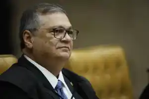Dino questiona promessa de fim de inquérito das fake news, sem citar Fachin