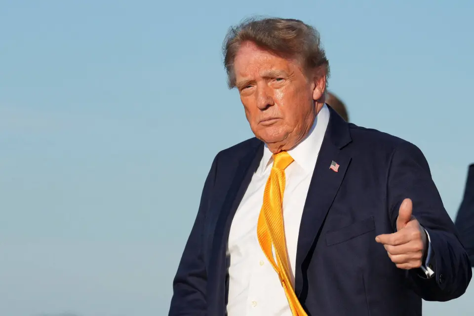 Aprovação de Trump cai para 33%, menor nível já registrado em pesquisa do Financial Times
