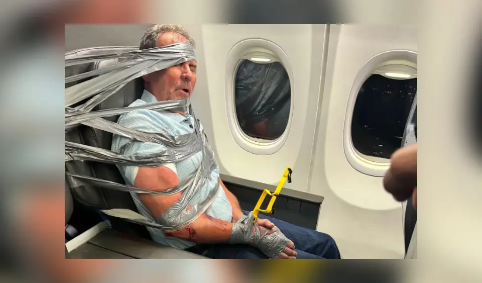 Passageiro bêbado ataca tripulação em voo da American Airlines e acaba preso com fita adesiva