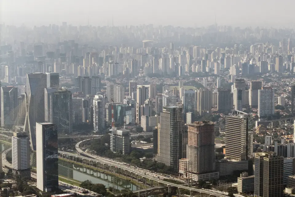 Combater poluição e mudança climática pode elevar PIB global em 2,8% até 2035, diz ONU