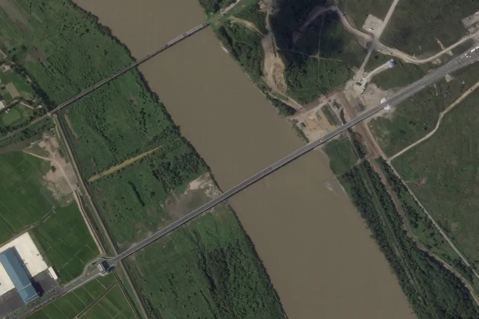 Rússia e Coreia do Norte inauguram primeira ponte rodoviária que liga os países