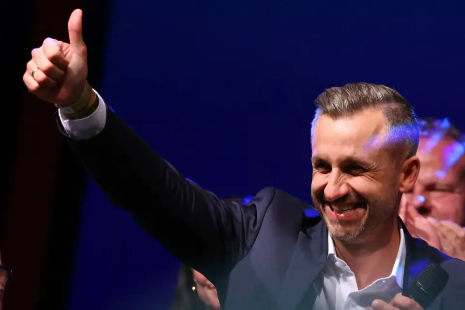 Após vitória histórica em eleições regionais, direita radical alemã busca apoio para formar governo na Saxônia