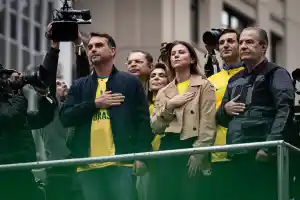 Augusto Cury é analfabeto político, e Flávio errou ao insistir com Vorcaro por filme, diz Malafaia
