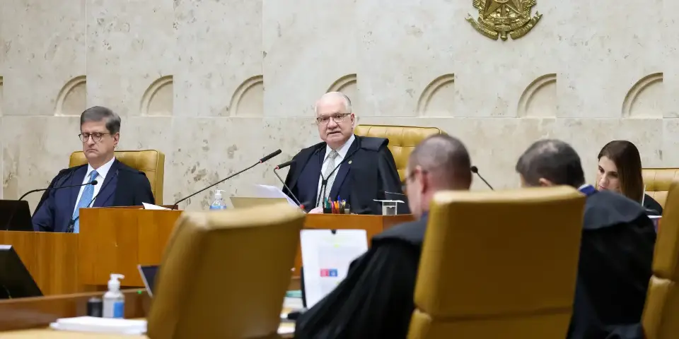 Ministros aposentados do STF pedem “rigorosa apuração” de crise