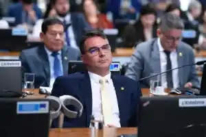 Lula e PT cobram quebra de sigilo do caso Master enquanto Flávio Bolsonaro silencia
