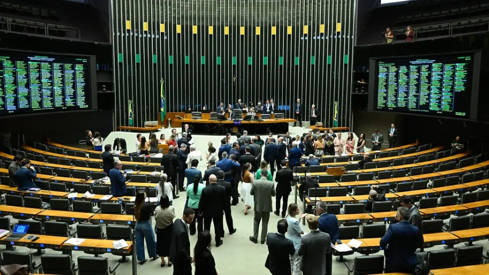 Congresso entra em modo eleição e abandona CPMI do Master