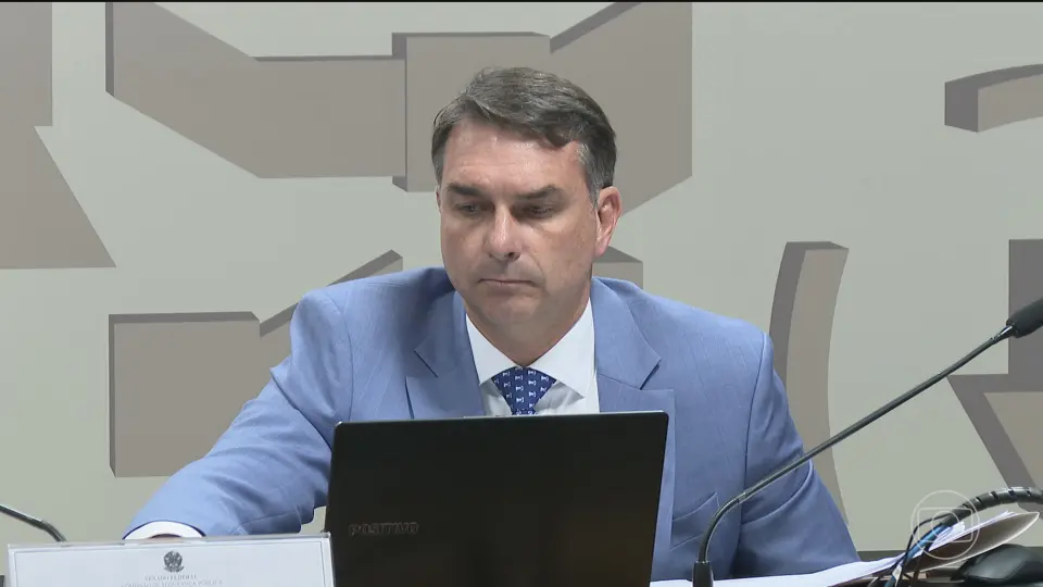 Flávio Bolsonaro é investigado, desde julho, em inquérito da PF sobre suspeitas no financiamento de 'Dark Horse'