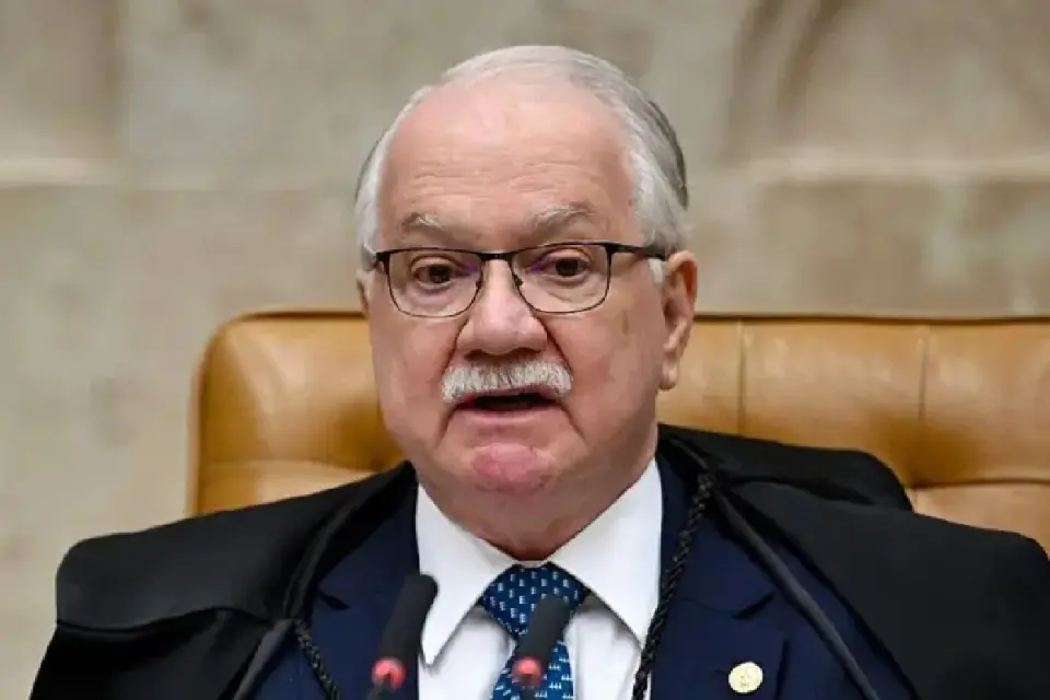 Fachin dá 24 horas para PF prestar informações sobre celular de Vorcaro