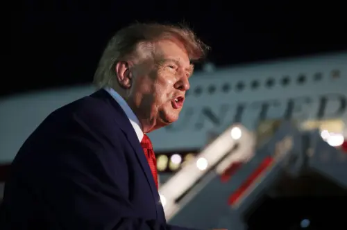 Trump ignora previsões catastróficas sobre IA e tenta proteger vantagem atual dos EUA sobre a China