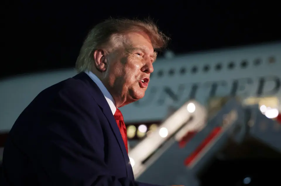 Trump ignora previsões catastróficas sobre IA e tenta proteger vantagem atual dos EUA sobre a China