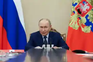 Putin: Europa entrará em guerra com Moscou se enviar tropas à Ucrânia; países travam batalha naval com drones