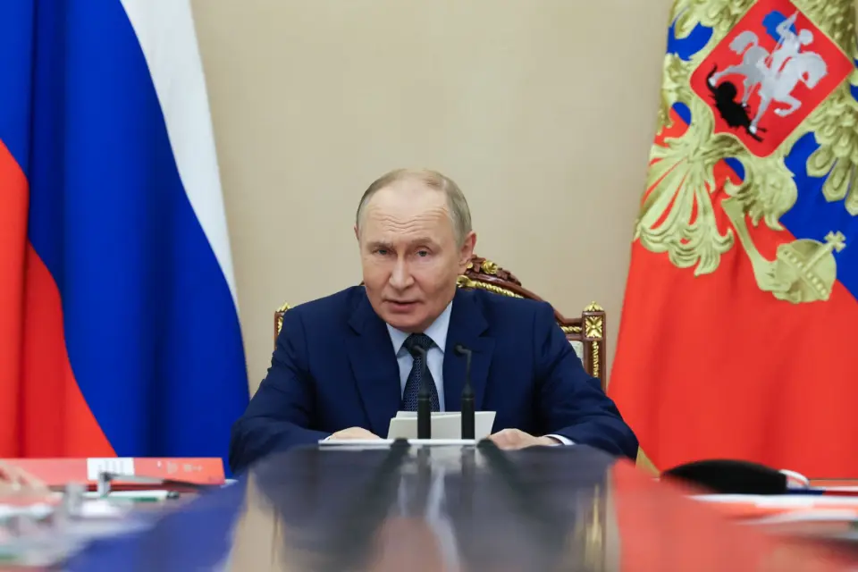 Putin: Europa entrará em guerra com Moscou se enviar tropas à Ucrânia; países travam batalha naval com drones