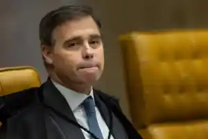 Mendonça une alas rivais do entorno de Flávio, mas aliados divergem sobre estratégia para crise no STF