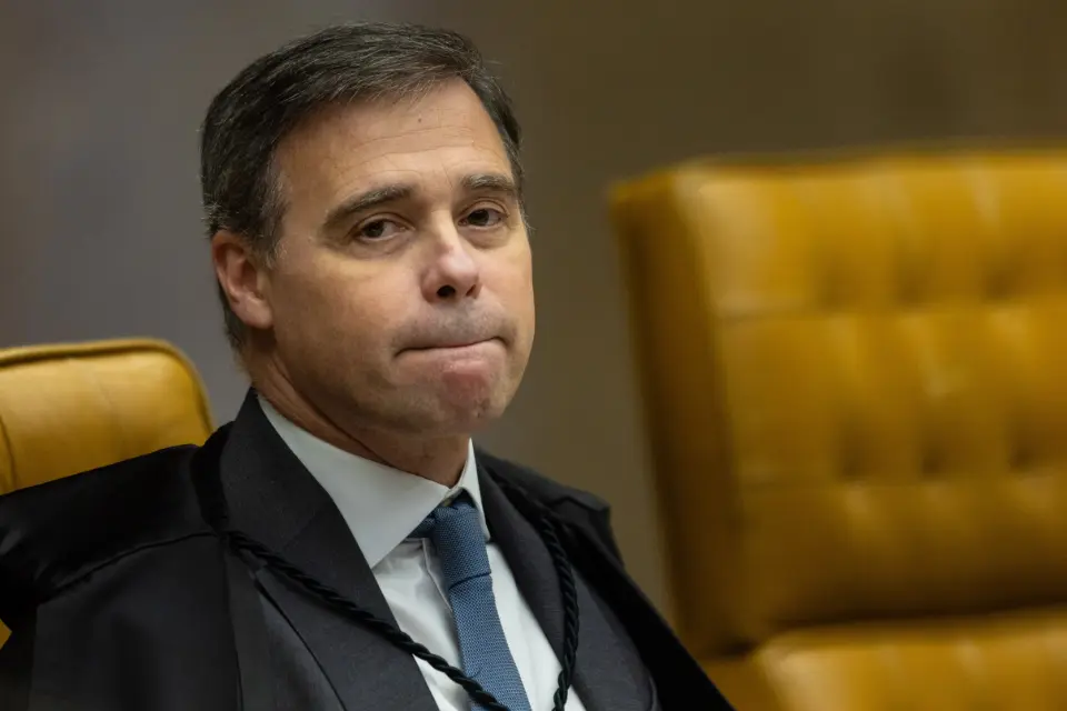 Mendonça une alas rivais do entorno de Flávio, mas aliados divergem sobre estratégia para crise no STF