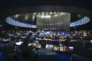 Oposição dribla Alcolumbre e marca sessão de comissão para usar como palanque contra Moraes
