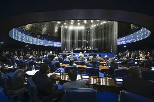 Oposição dribla Alcolumbre e marca sessão de comissão para usar como palanque contra Moraes