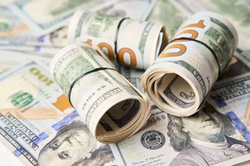 Dólar fica estável apesar de crise do STF e provável alta dos juros nos EUA