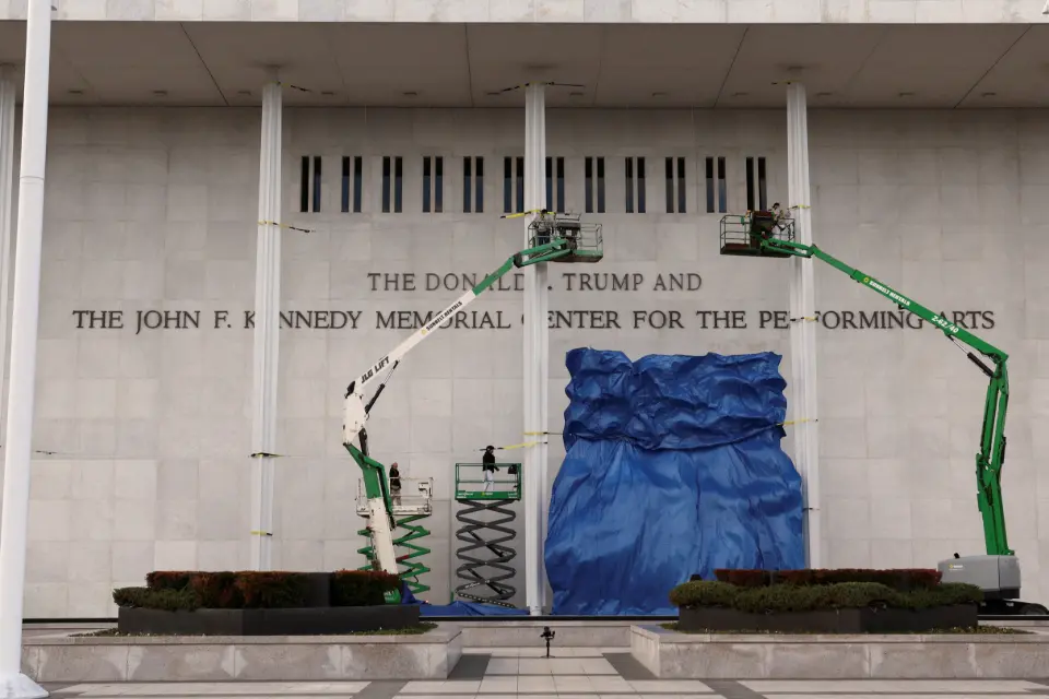 Trump diz que Kennedy Center vai fechar por “razões de segurança” e condiciona reforma à mudança de nome