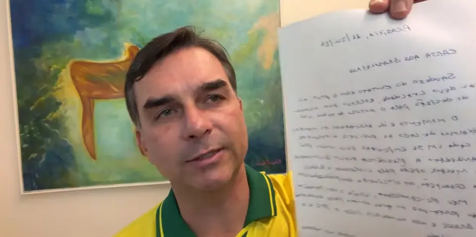 Decisão de Moraes é ‘absurda’ e impede Flávio de falar com pai até 1º turno, dizem aliados