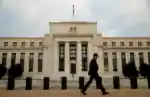 Mercado espera Selic em 13,75% e taxa americana entre 3,75% e 4%. Investidores estarão atentos aos sinais sobre os próximos passos, que podem afetar o dólar e o crédito no Brasil.