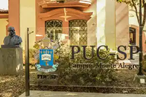 Estudantes da PUC-SP fazem paralisação contra redução de bolsas e cobram mudanças em processo