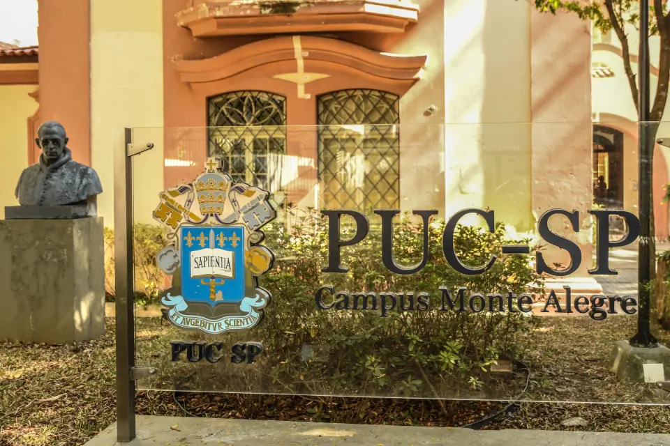 Estudantes da PUC-SP fazem paralisação contra redução de bolsas e cobram mudanças em processo
