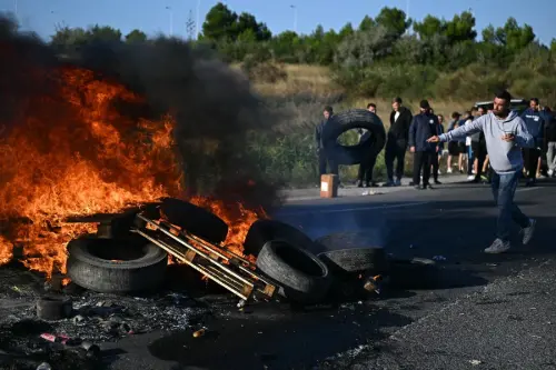 Disparada nos preços dos combustíveis provoca protestos ao redor do mundo em meio à guerra dos EUA com o Irã