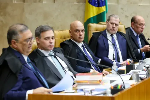 Governo Lula vê ‘presente’ de ministros do STF para Flávio Bolsonaro em julgamento de Moraes