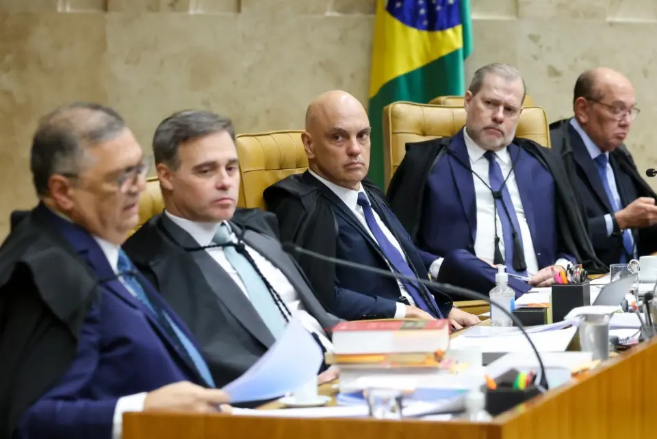 Governo Lula vê ‘presente’ de ministros do STF para Flávio Bolsonaro em julgamento de Moraes